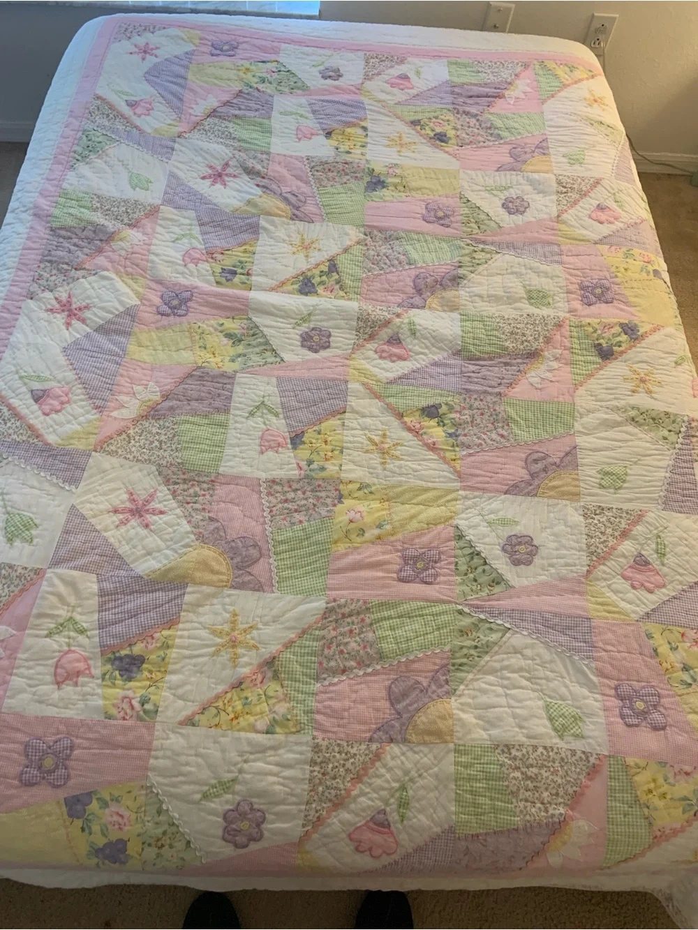 Pastel Patchwork Floral Quilt - Soft Pink, Lavender & Cream 74x82